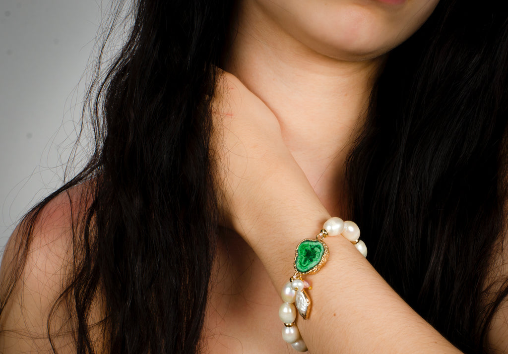 GREEN AGATE AND PEARL BRACELET