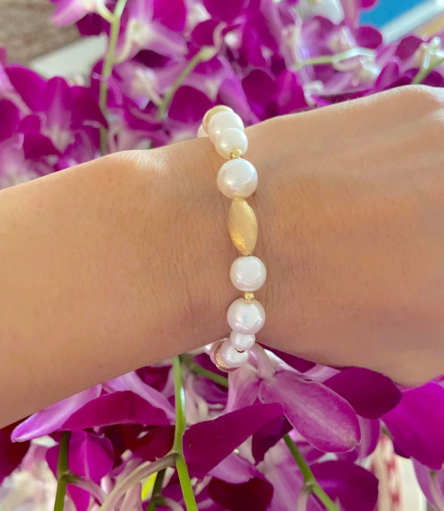 PEARL BRACELET WITH GOLD BEADS