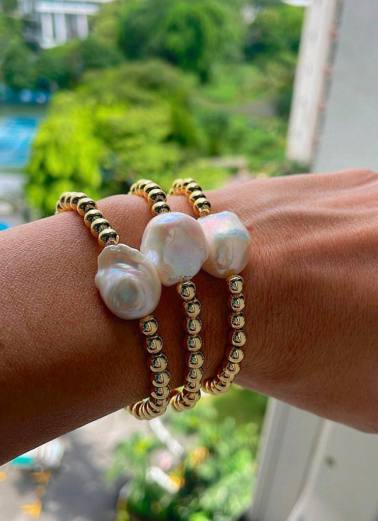 BAROQUE PEARL WITH GOLD BEADS