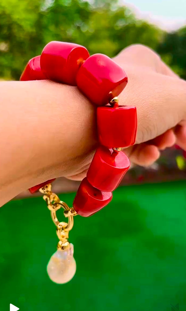 CORAL BRACELET WITH BAROQUE DROP