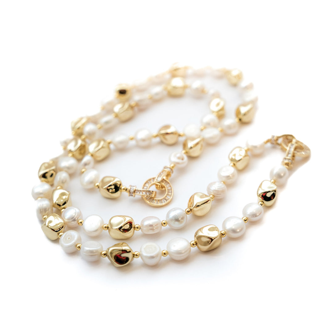 WHITE PEARL NECKLACE WITH GOLD BEADS