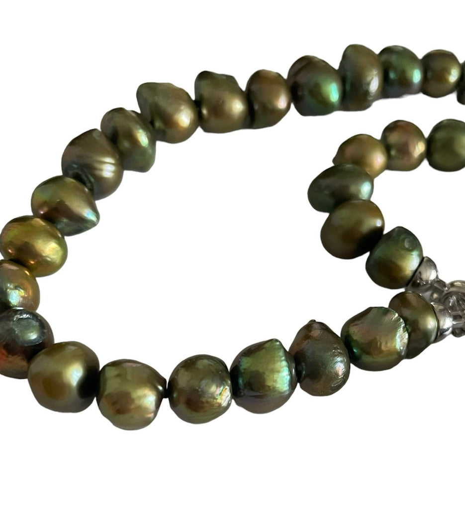 GREEN PEARL WITH BLACK DROP