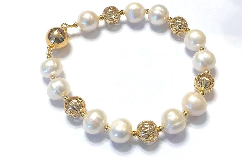 WHITE PEARL BRACELET WITH GOLD FILIGREE BALL
