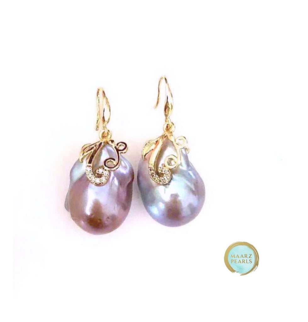 PINISH GREY BAROQUE EARRINGS IN GOLD WITH ZIRCONIA