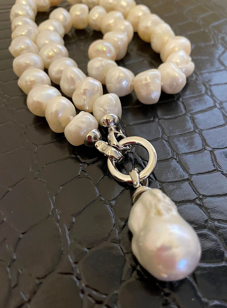 WHITE PEARL WITH BAROQUE DROP