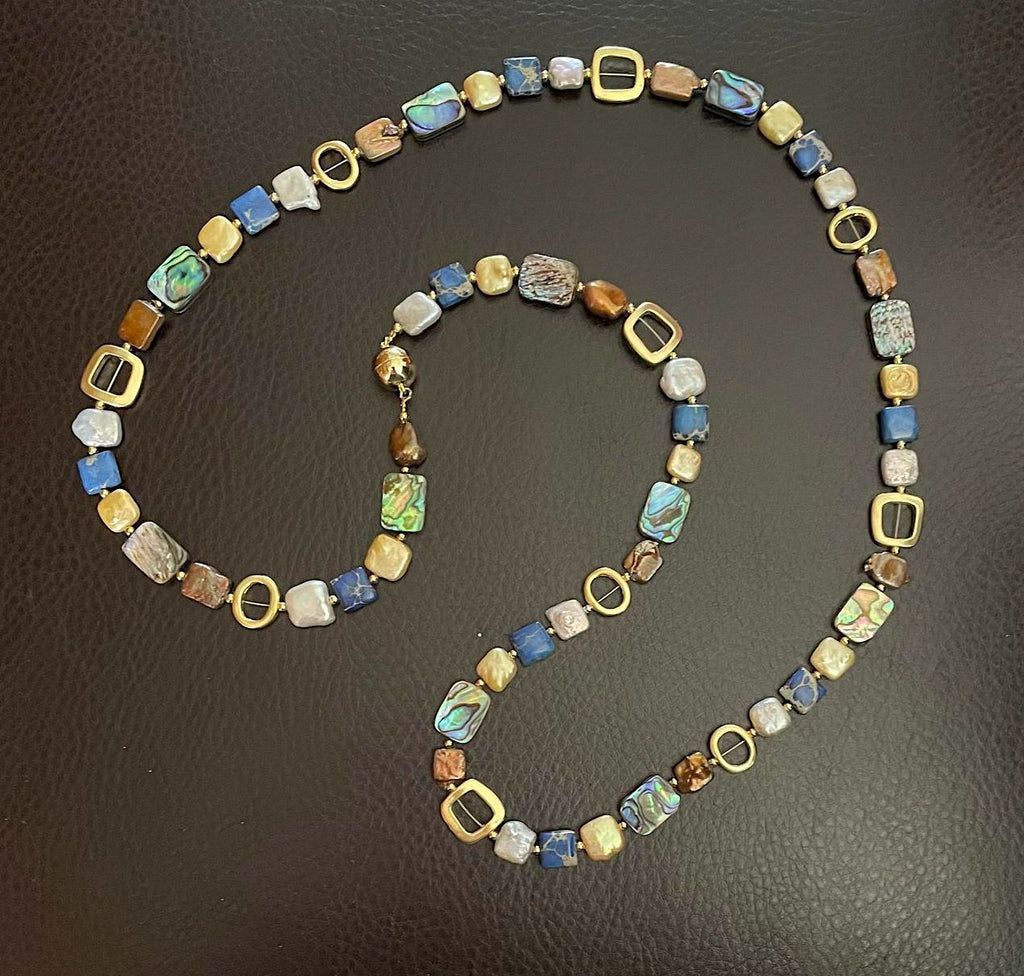 NINI NECKLACE WITH ABALONE AND LAPIS