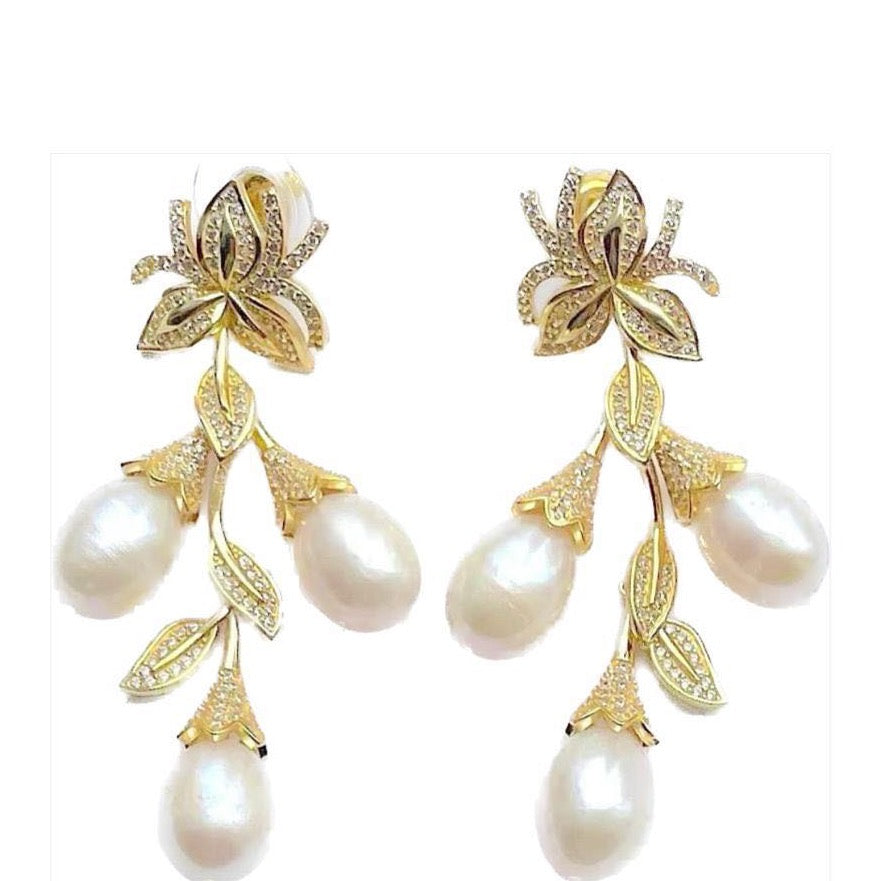 TIERED PEARL EARRING