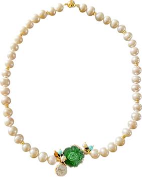 GREEN AGATE AND PEARL NECKLACE