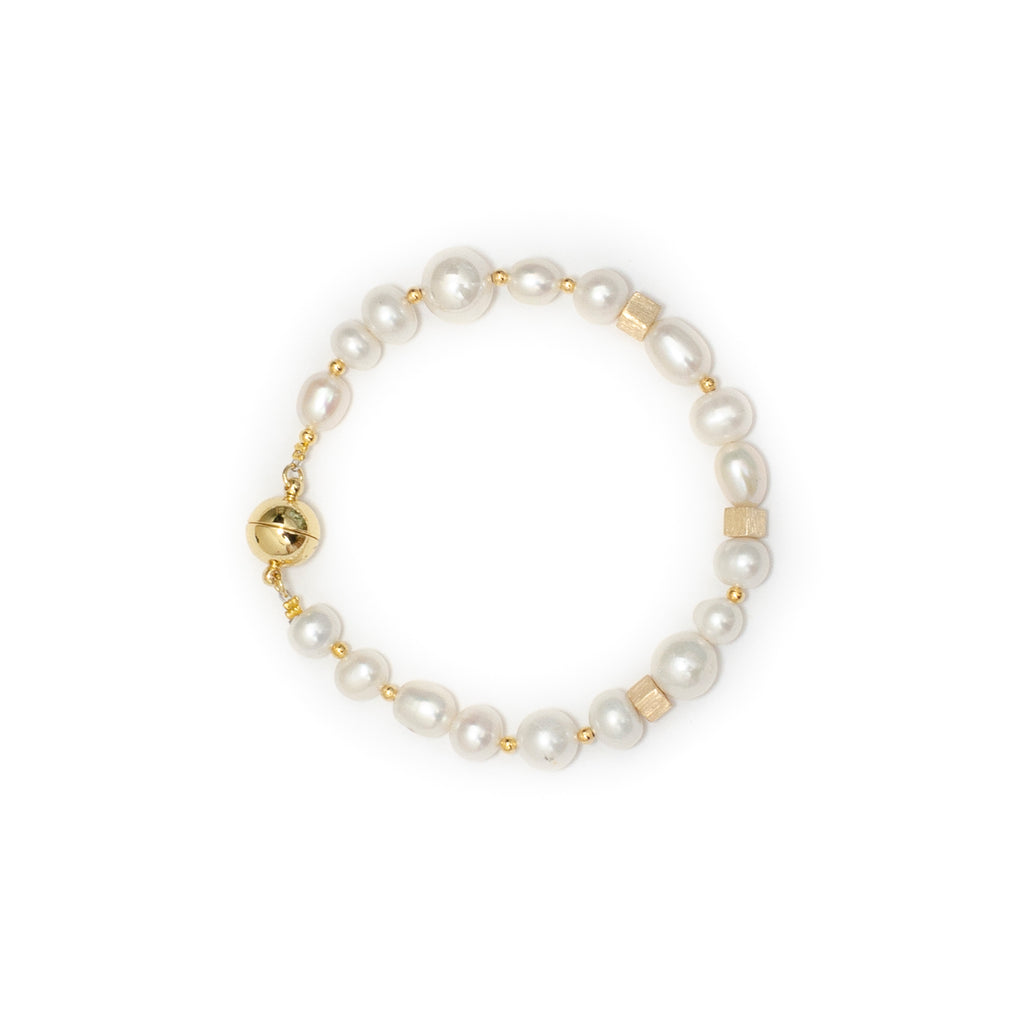 WHITE PEARL BRACELET WITH GOLD SQUARE