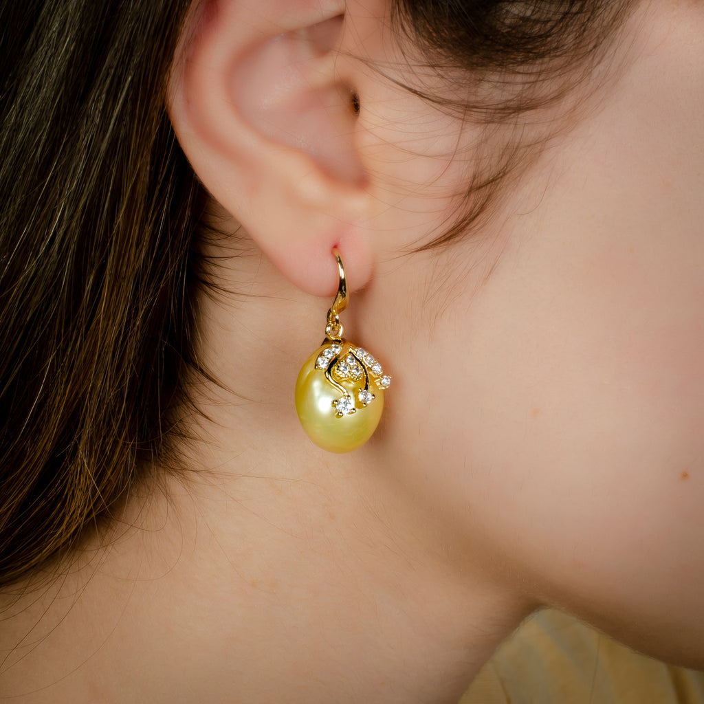 GOLD BAROQUE EARRINGS WITH ZIRCONIA