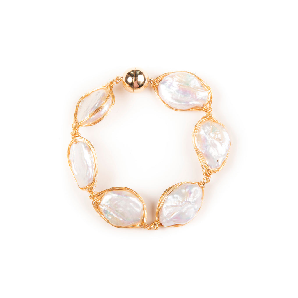 WHITE BAROQUE WITH GOLD WIRE BRACELET