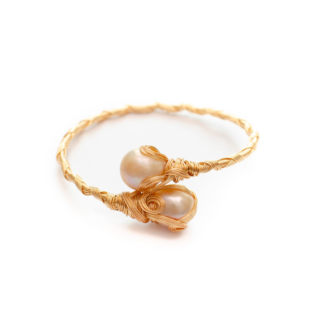 GOLD WIRE BANGLE WITH PINK PEARL