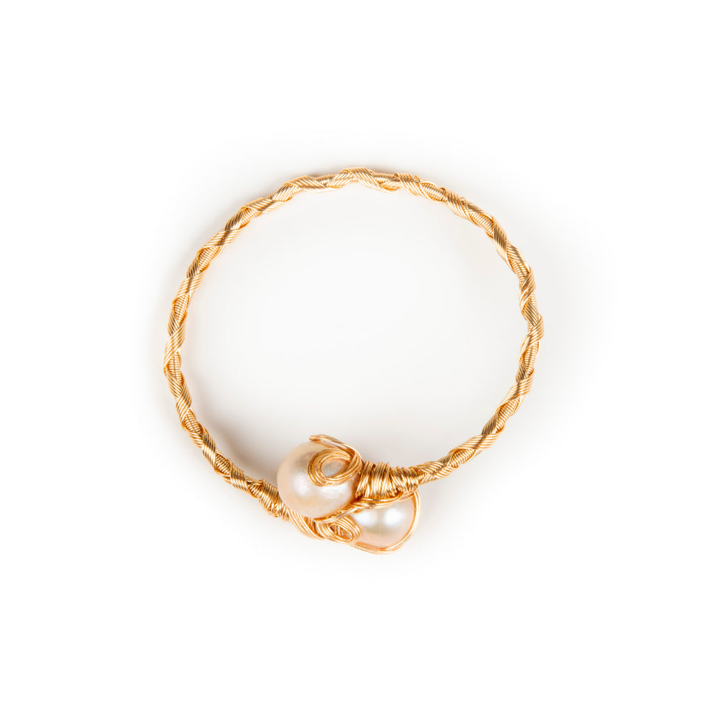 GOLD WIRE BANGLE WITH PINK PEARL