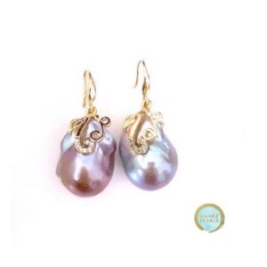PINISH GREY BAROQUE EARRINGS IN GOLD WITH ZIRCONIA