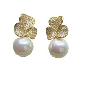 GOLD FLORAL EARRINGS IN WHITE PEARL