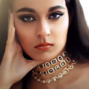 NINI DOS IN BLACK AND WHITE PEARLS